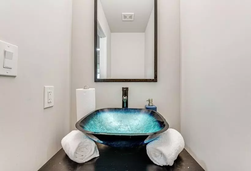 Charming Atlanta Home W/ Yard ~ 7 Mi To Downtown!