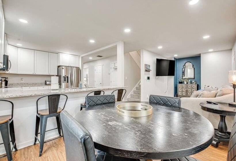 Charming Atlanta Home W/ Yard ~ 7 Mi To Downtown!