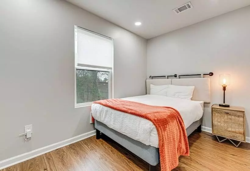Charming Atlanta Home W/ Yard ~ 7 Mi To Downtown!