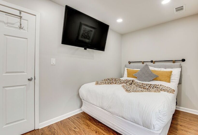 Charming Atlanta Home W/ Yard ~ 7 Mi To Downtown!