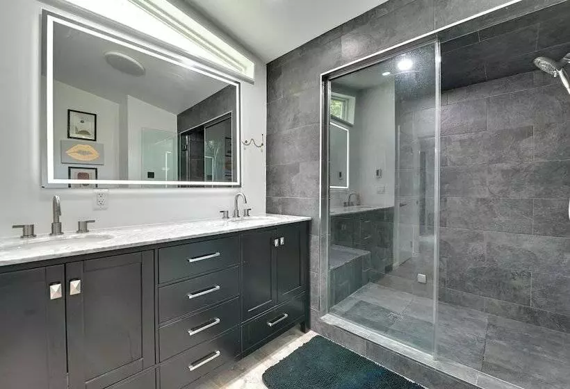 Catskills Family Retreat: Fishing & Hiking On Site