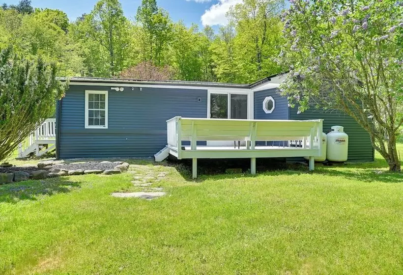 Catskills Family Retreat: Fishing & Hiking On Site