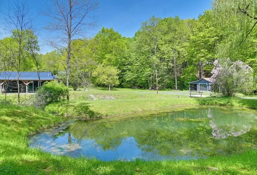 Catskills Family Retreat: Fishing & Hiking On Site