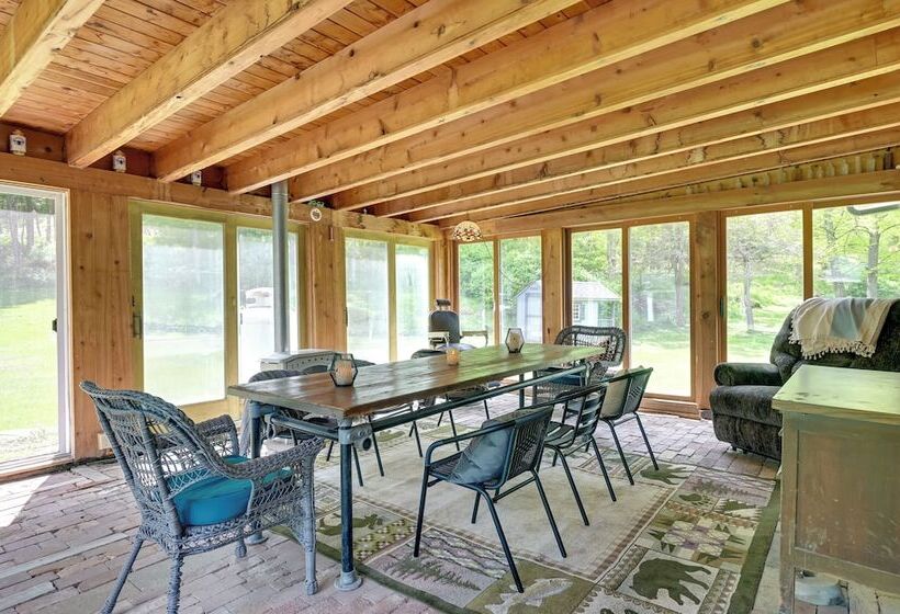 Catskills Family Retreat: Fishing & Hiking On Site