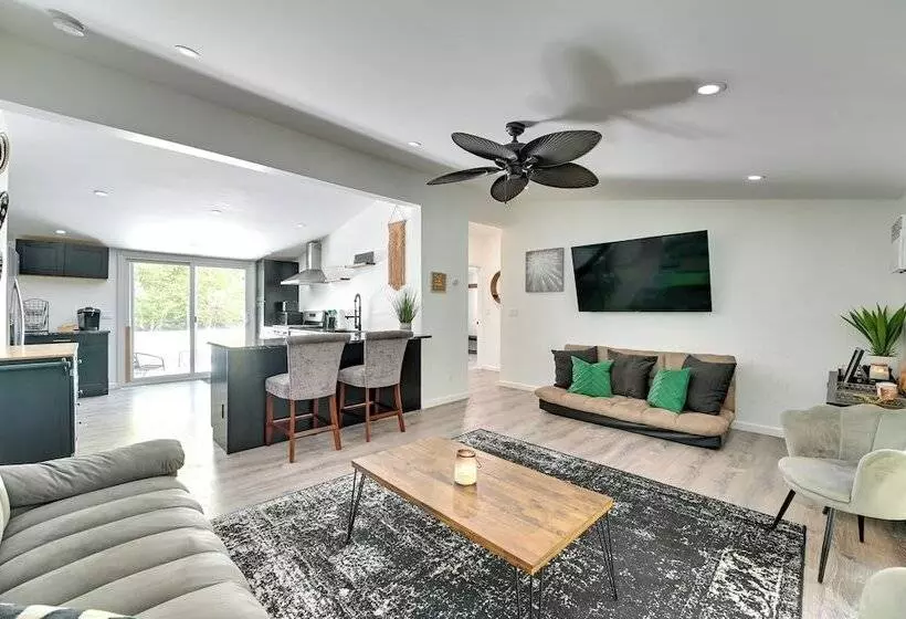 Catskills Family Retreat: Fishing & Hiking On Site