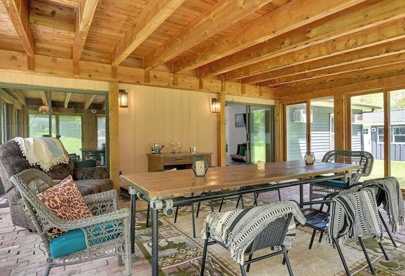 Catskills Family Retreat: Fishing & Hiking On Site