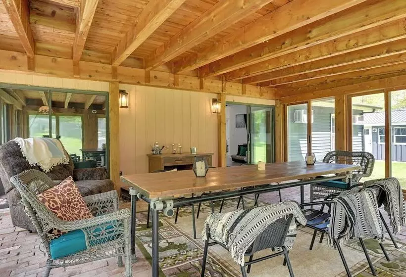 Catskills Family Retreat: Fishing & Hiking On Site