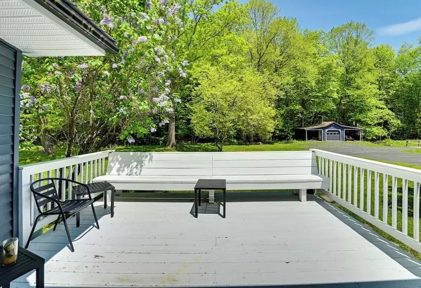 Catskills Family Retreat: Fishing & Hiking On Site