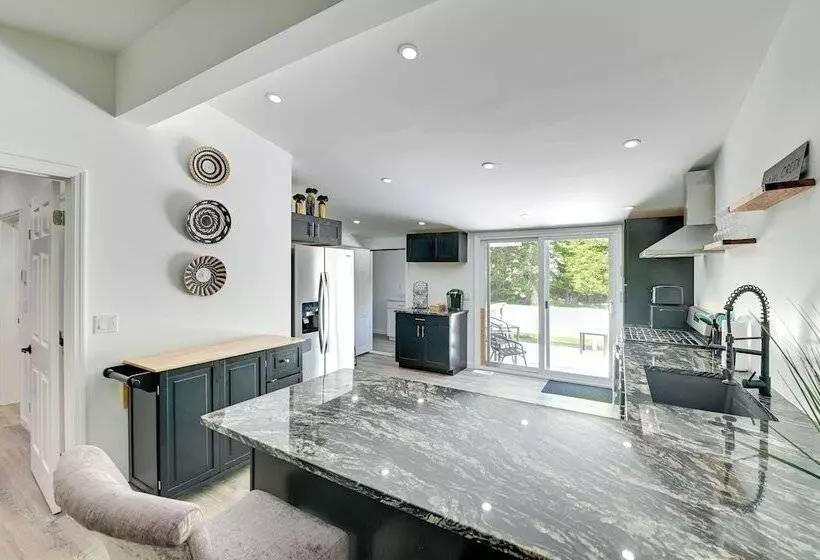 Catskills Family Retreat: Fishing & Hiking On Site