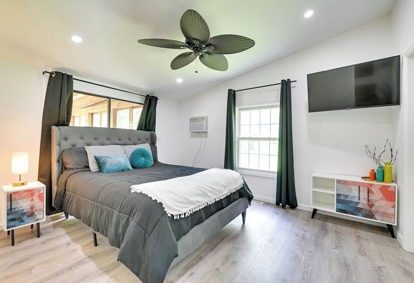 Catskills Family Retreat: Fishing & Hiking On Site