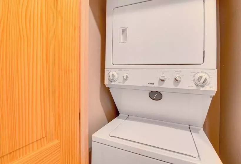 Walk To Rainbow Lake: Peaceful Cabin W/ Fire Pit