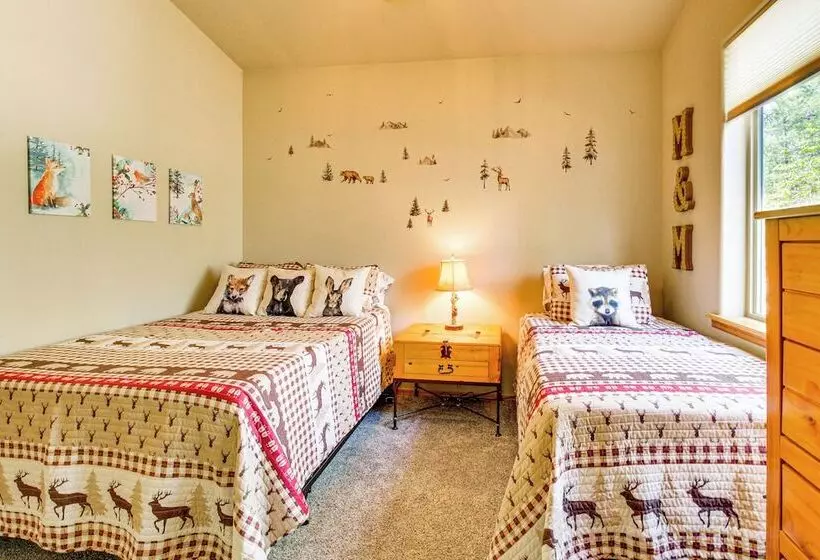 Walk To Rainbow Lake: Peaceful Cabin W/ Fire Pit