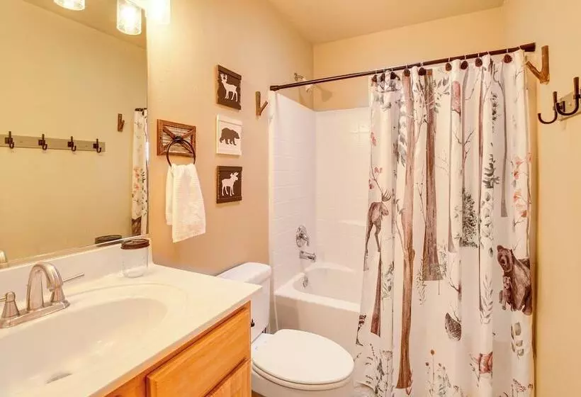 Walk To Rainbow Lake: Peaceful Cabin W/ Fire Pit