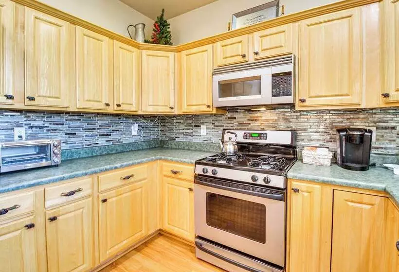 Walk To Rainbow Lake: Peaceful Cabin W/ Fire Pit