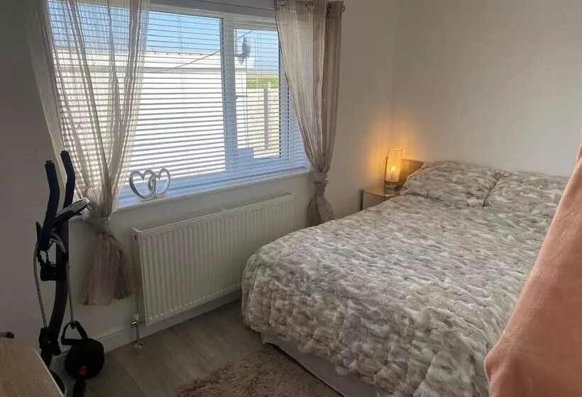 Cozy Coastal Bungalow In Prestatyn