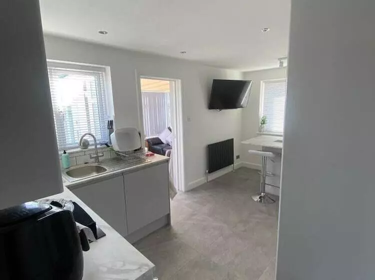 Cozy Coastal Bungalow In Prestatyn