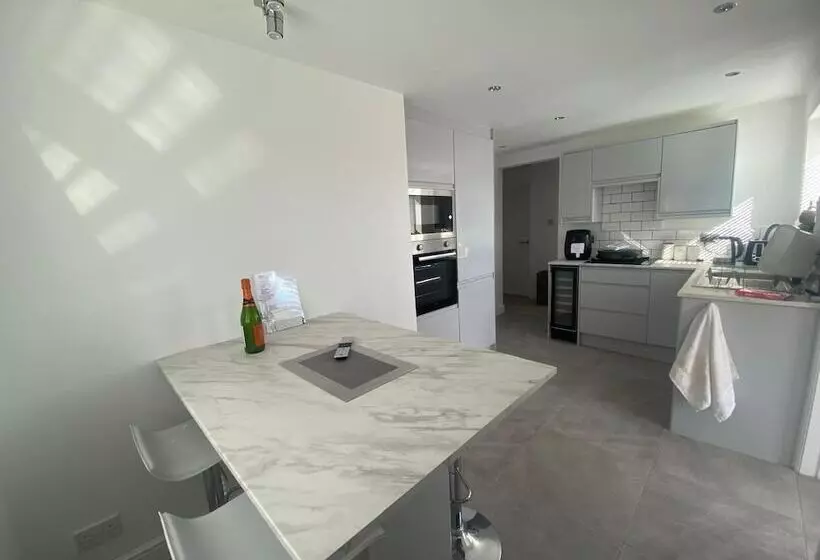 Cozy Coastal Bungalow In Prestatyn