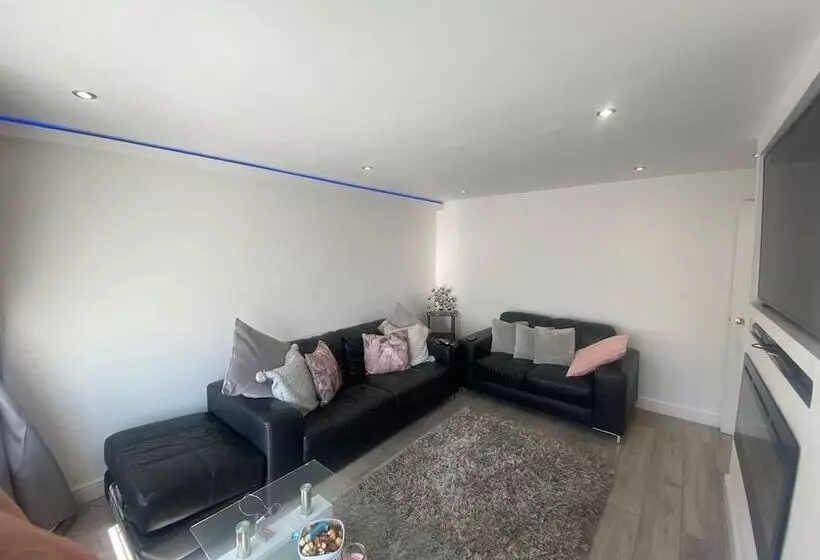 Cozy Coastal Bungalow In Prestatyn