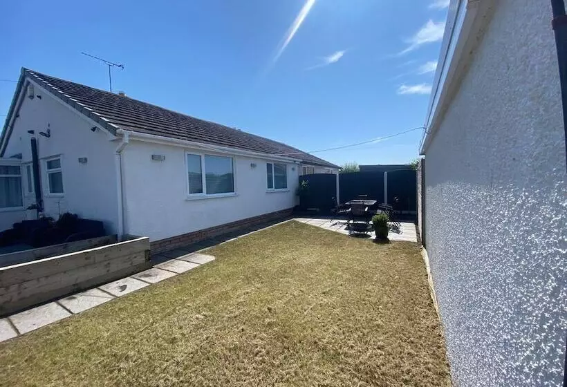 Cozy Coastal Bungalow In Prestatyn