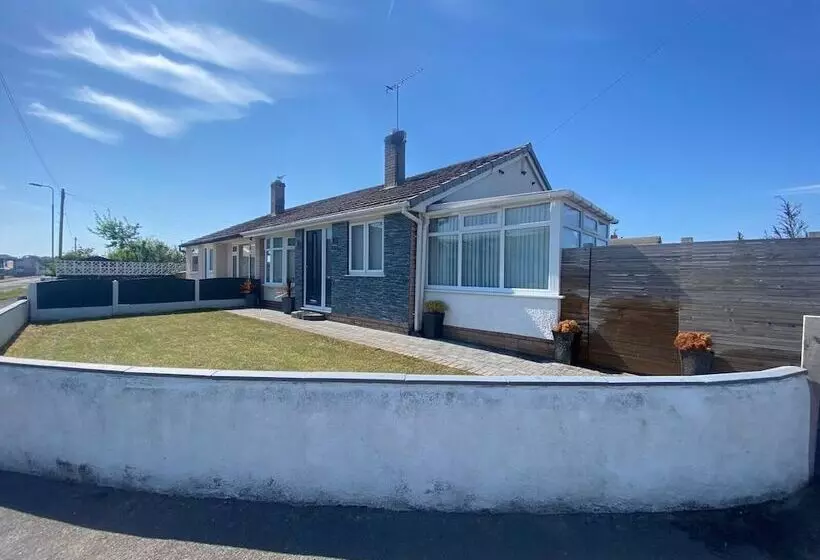 Cozy Coastal Bungalow In Prestatyn