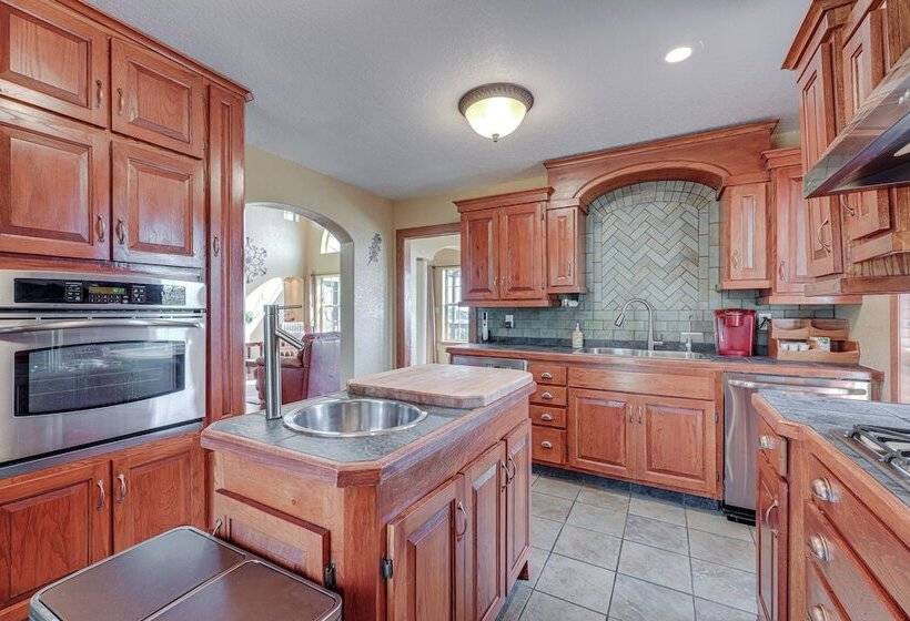 Family Friendly Fischer Home W/ Private Hot Tub!