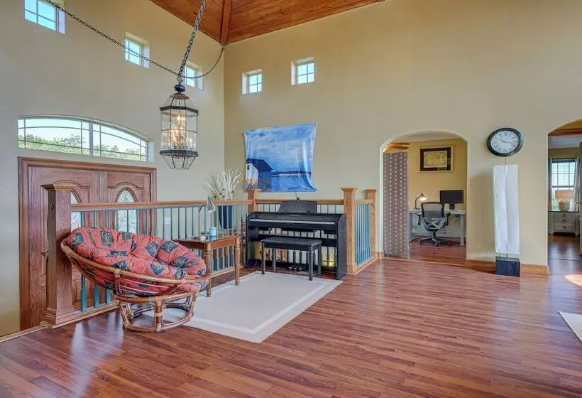 Family Friendly Fischer Home W/ Private Hot Tub!