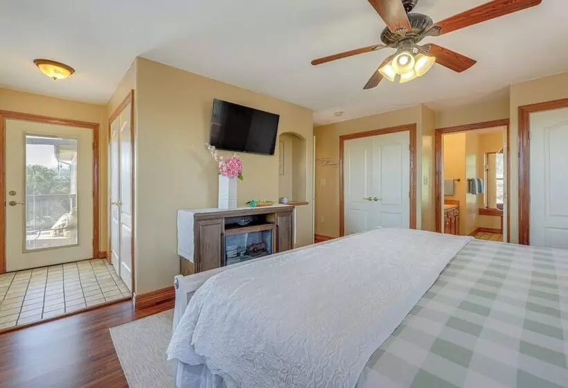 Family Friendly Fischer Home W/ Private Hot Tub!