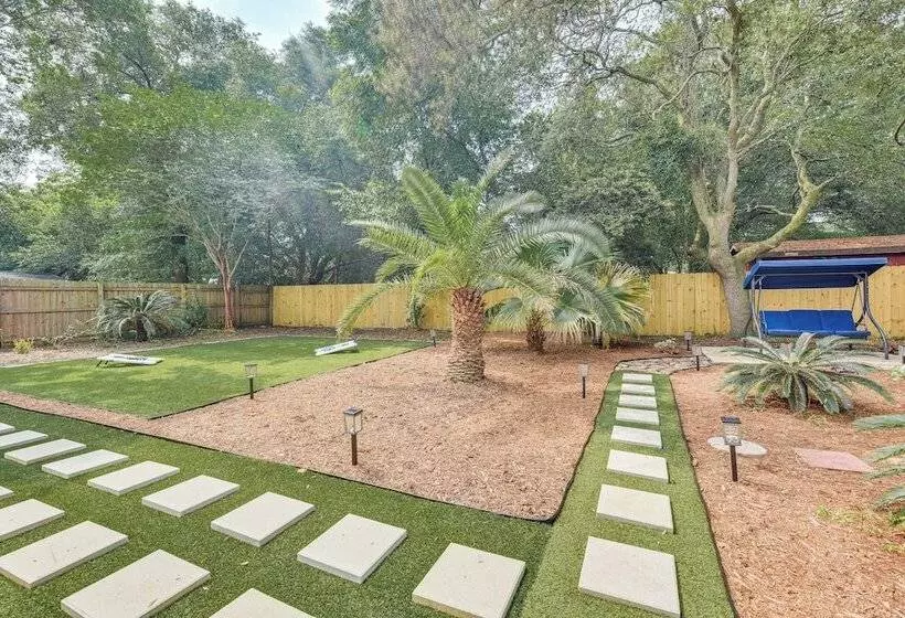 Fort Walton Beach Home: 3 Mi To Beach & Pier!