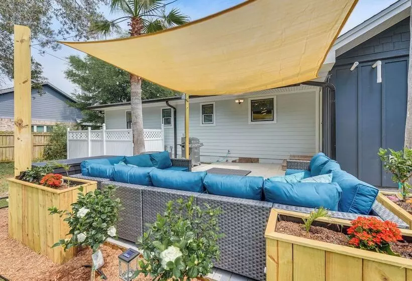 Fort Walton Beach Home: 3 Mi To Beach & Pier!