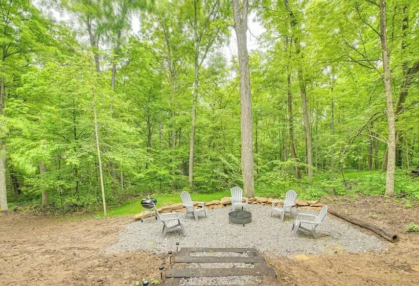 Hocking Hill Cabin Near Hiking: Dogs Welcome