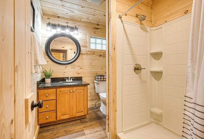 Hocking Hill Cabin Near Hiking: Dogs Welcome