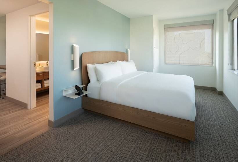 هتل Element Melbourne Oceanfront