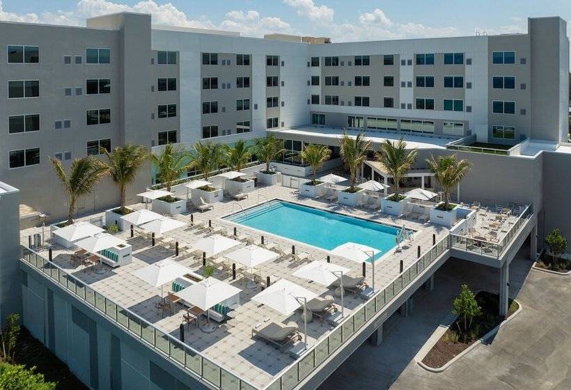 هتل Element Melbourne Oceanfront