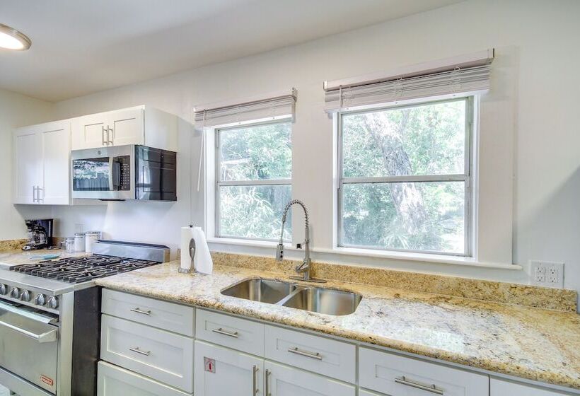 Long Beach Cottage, Walk To Beach & Downtown!