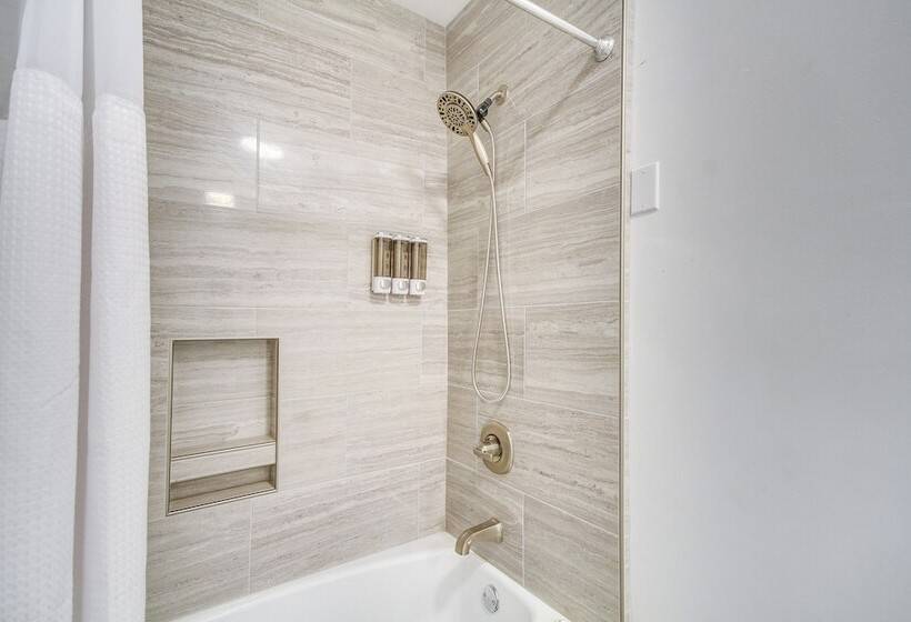 Long Beach Cottage, Walk To Beach & Downtown!