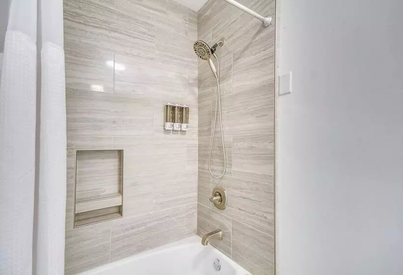 Long Beach Cottage, Walk To Beach & Downtown!