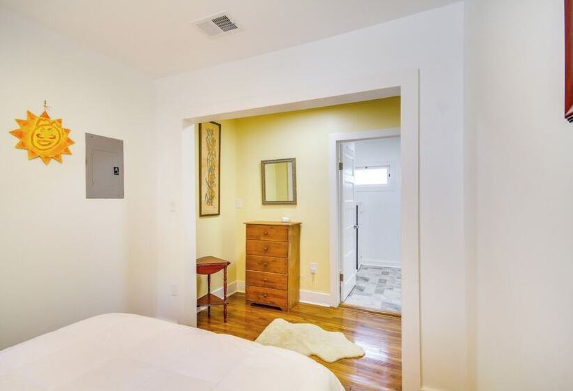 Long Beach Cottage, Walk To Beach & Downtown!