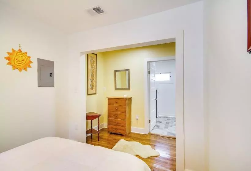 Long Beach Cottage, Walk To Beach & Downtown!