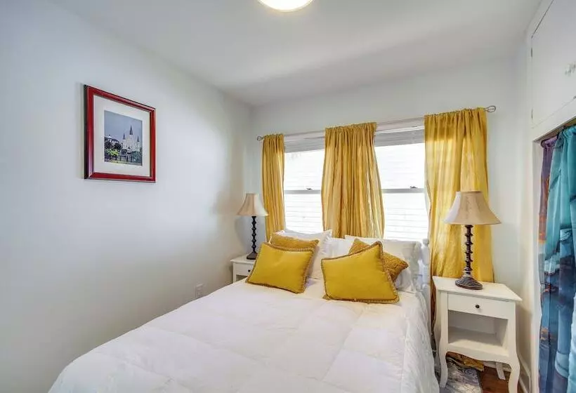 Long Beach Cottage, Walk To Beach & Downtown!