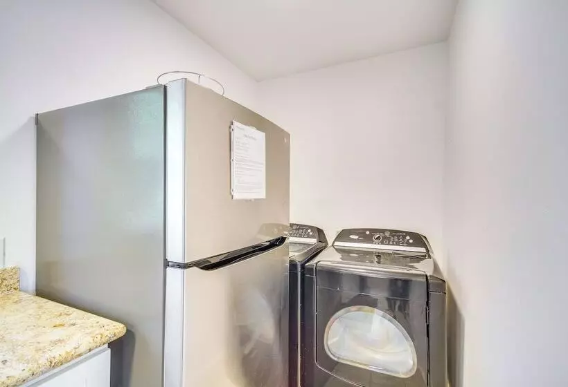 Long Beach Cottage, Walk To Beach & Downtown!