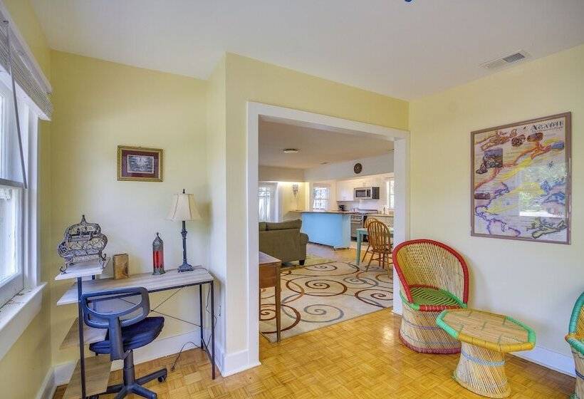 Long Beach Cottage, Walk To Beach & Downtown!