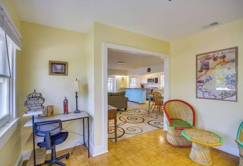 Long Beach Cottage, Walk To Beach & Downtown!