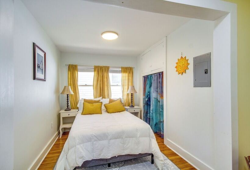 Long Beach Cottage, Walk To Beach & Downtown!