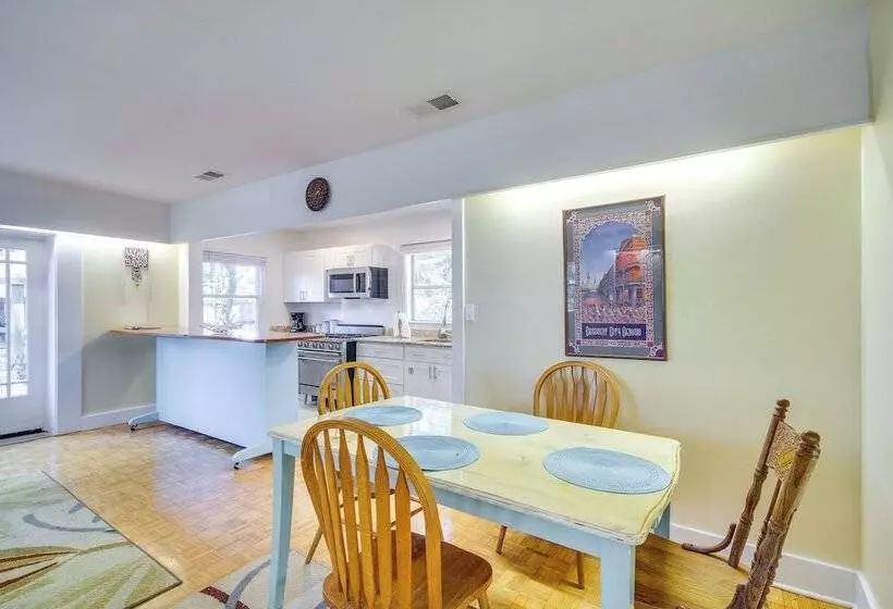 Long Beach Cottage, Walk To Beach & Downtown!