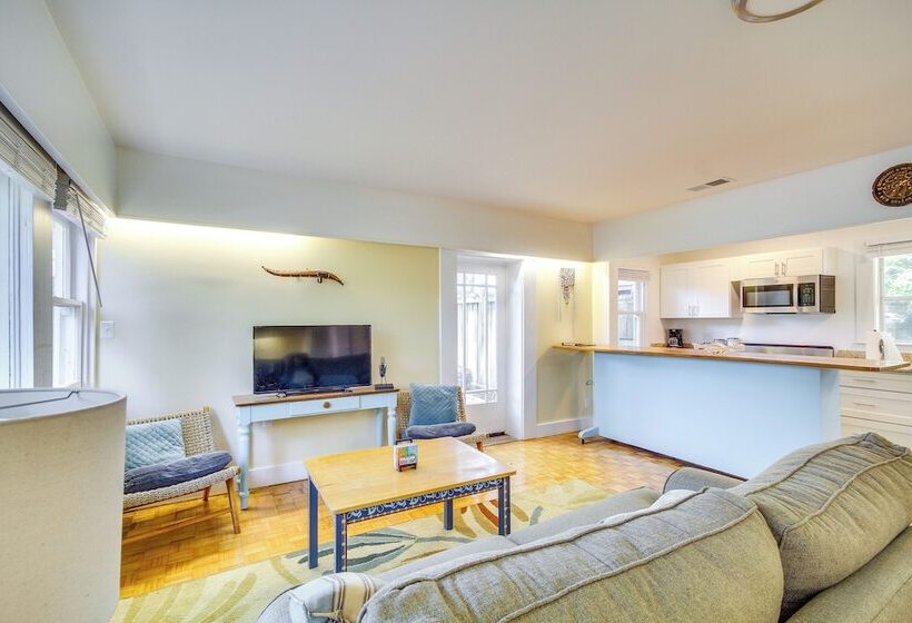 Long Beach Cottage, Walk To Beach & Downtown!