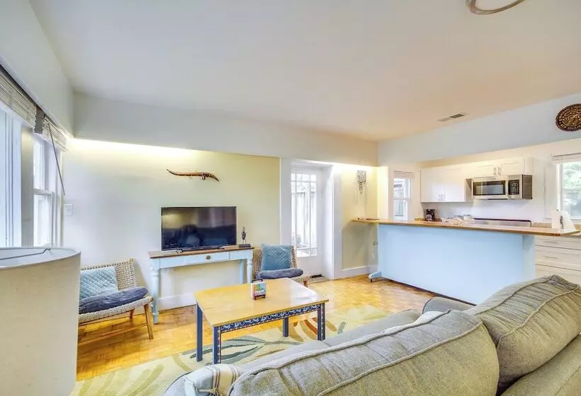 Long Beach Cottage, Walk To Beach & Downtown!