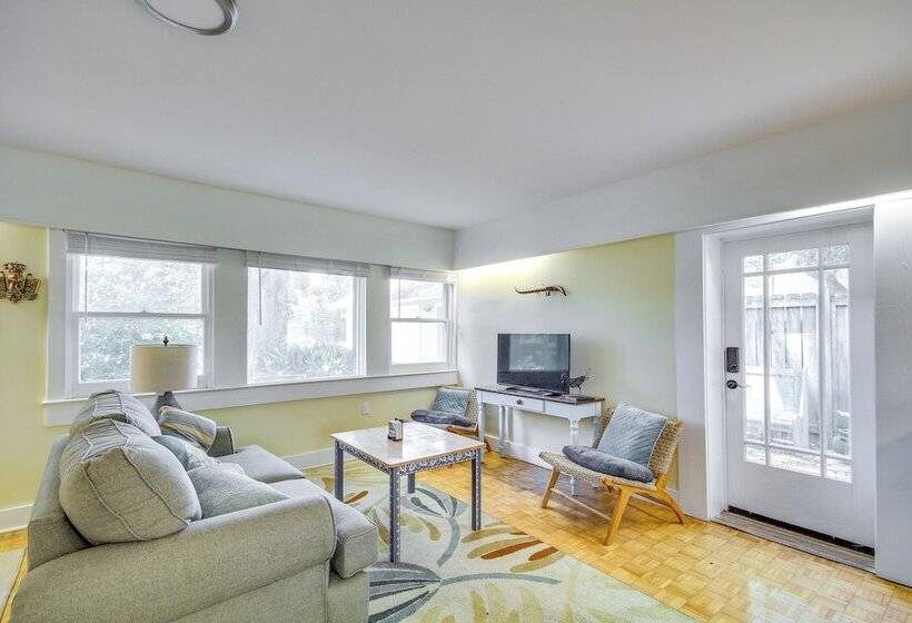 Long Beach Cottage, Walk To Beach & Downtown!