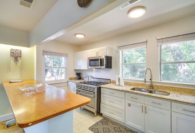 Long Beach Cottage, Walk To Beach & Downtown!