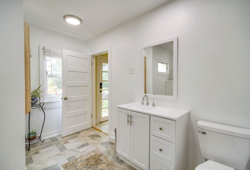 Long Beach Cottage, Walk To Beach & Downtown!