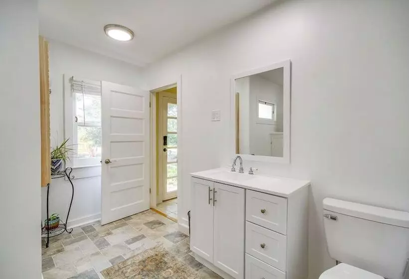 Long Beach Cottage, Walk To Beach & Downtown!